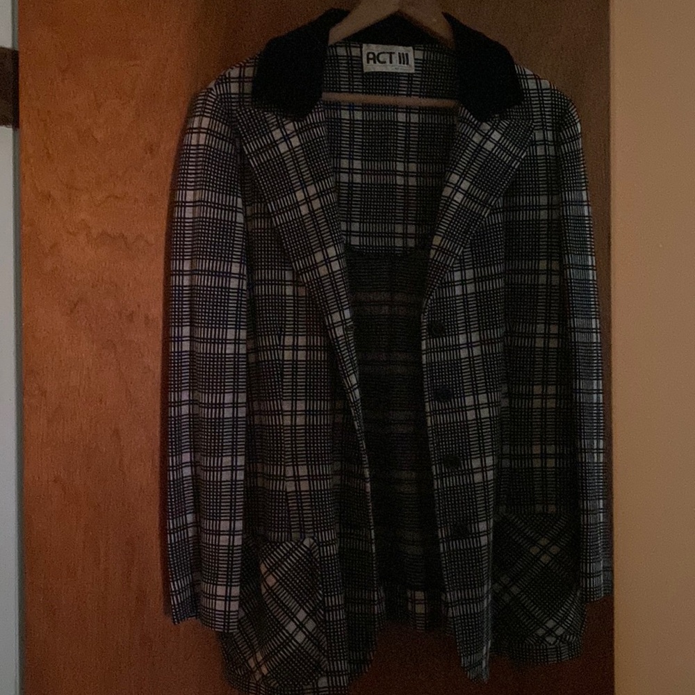 Used jacket with buttons and two front pockets size L good condition